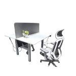 Meja kerja dua orang  saling berhadapan  dengan fitur naik-turun  (height-adjustable desk).